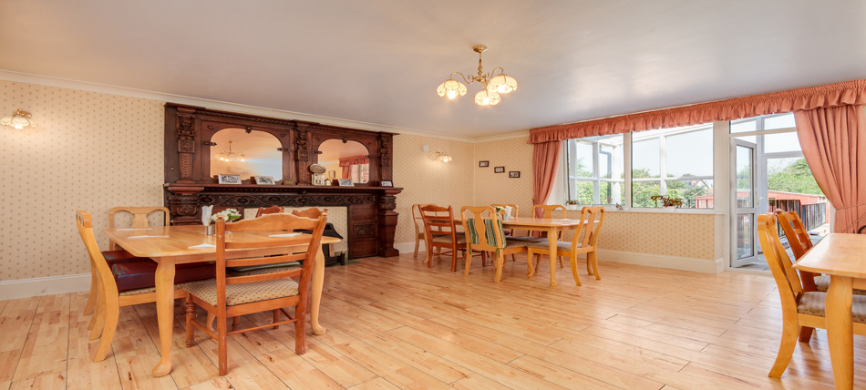 Lounge & Dining Lounge & Dining